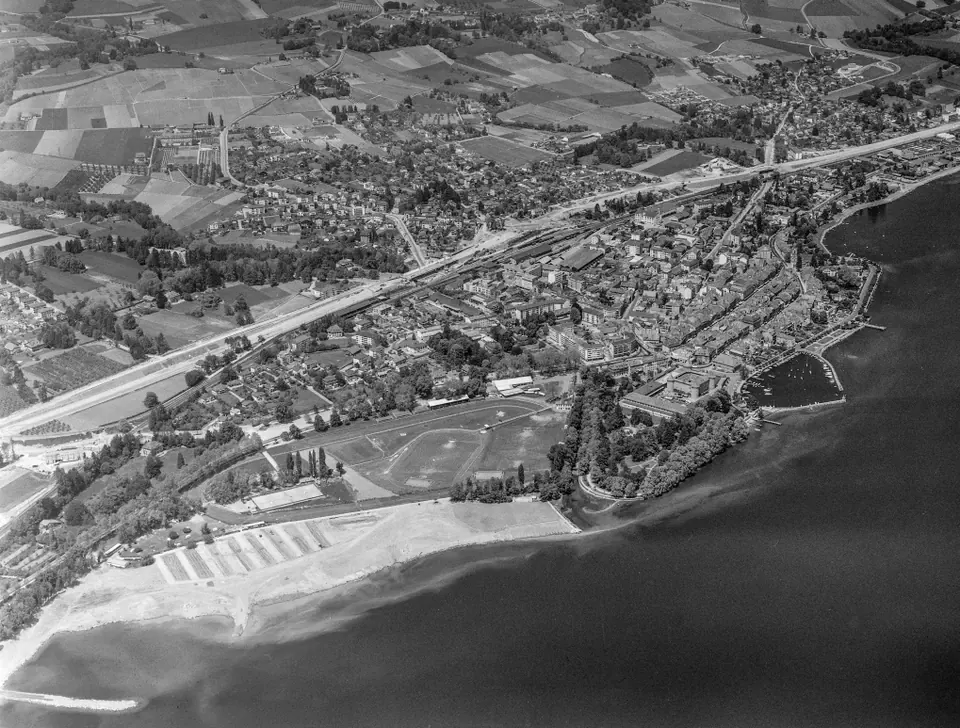 Morges vue d’avion, 1963 : les remblais du Parc des Sports